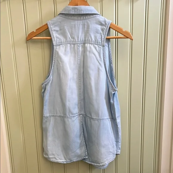 Mossimo Light Blue Sleeveless Denim Shirt - Picture 4 of 5